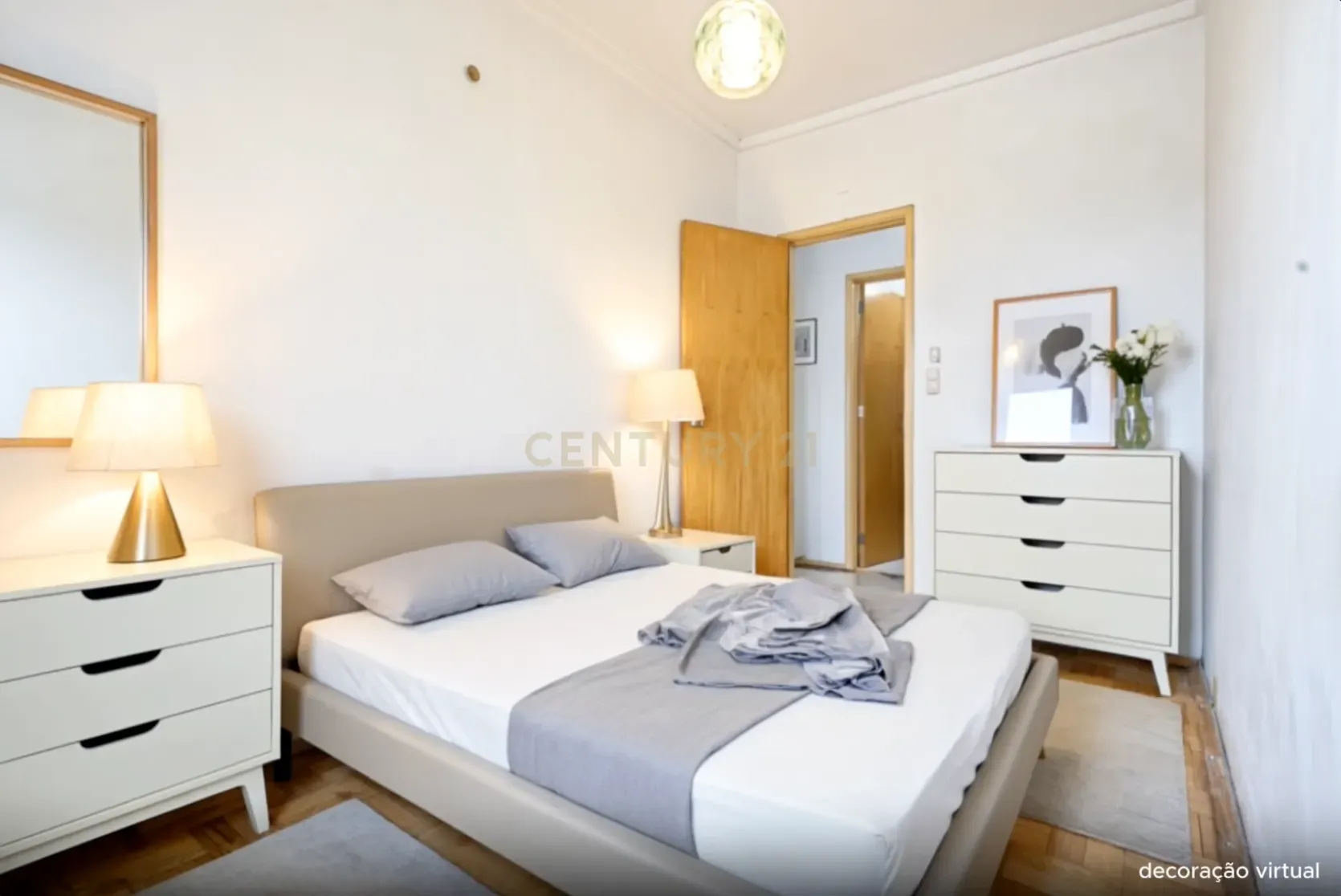 Fotografia 4 de APARTAMENTO T2 COM VISTA RIO PARA REMODELAÇÃO NA ESTRELA