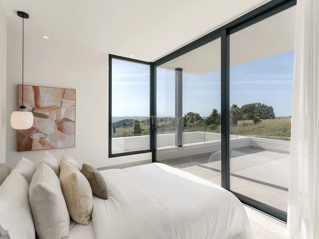 Luxuosa Moradia com Vista Mar em Estepona, Málaga - Image 21