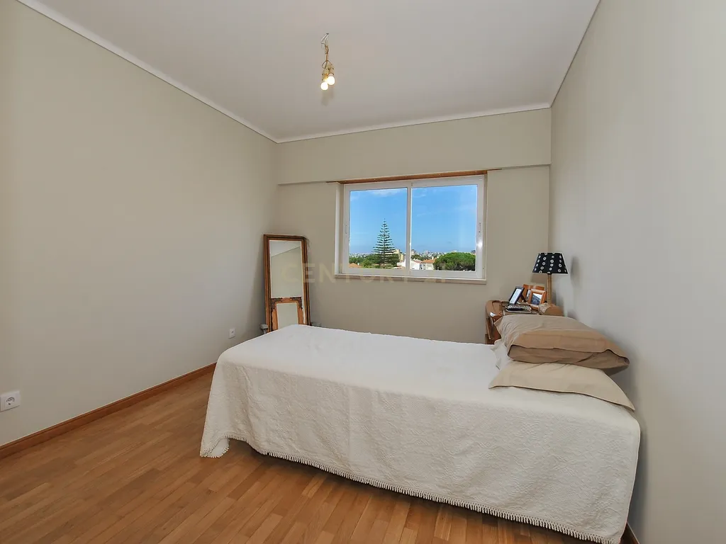 Apartamento T3 com suíte, garagem e varanda – Jardins da Parede - Image 12