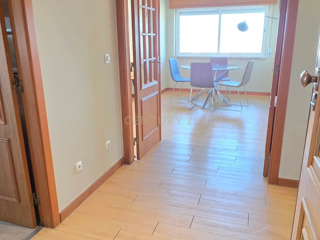 Excelente apartamento T2 com parqueamento - Image 12