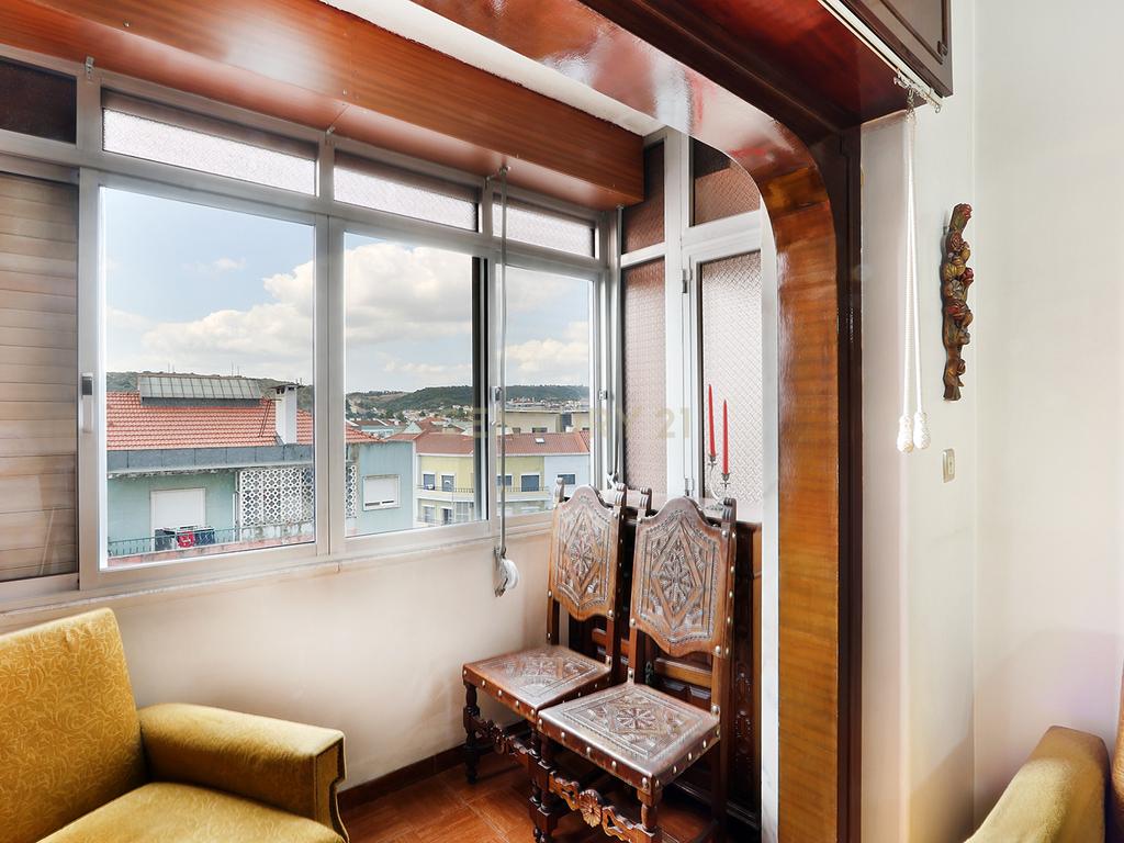Apartamento T3 em Odivelas com elevador, a 100 mts do Metro. - Image 4