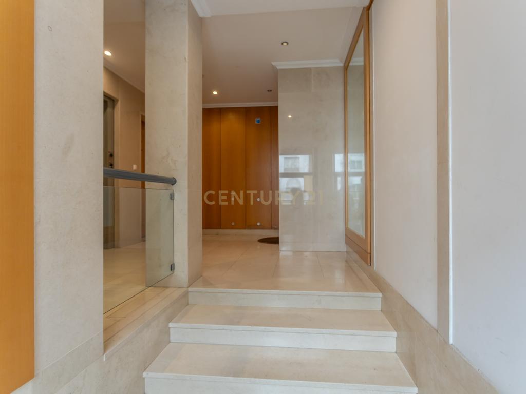 T3+2 268 m2, c/ Elevador e Garagem - Image 39