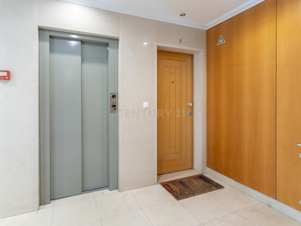 T3+2 268 m2, c/ Elevador e Garagem - Image 38