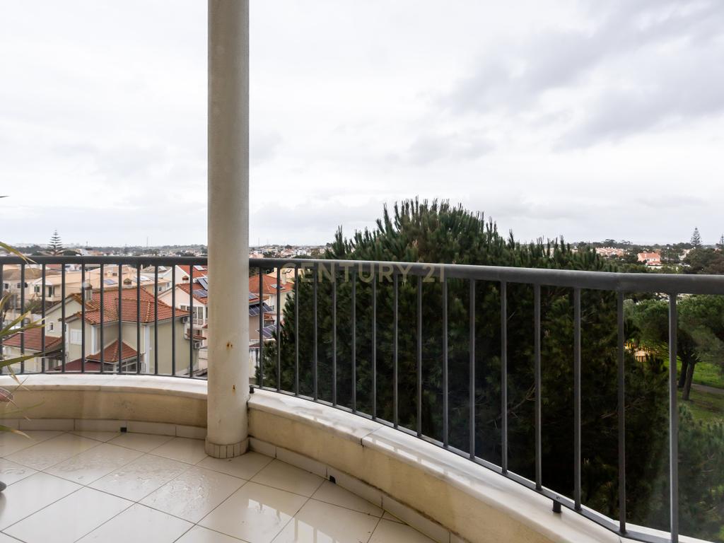 T3+2 268 m2, c/ Elevador e Garagem - Image 4