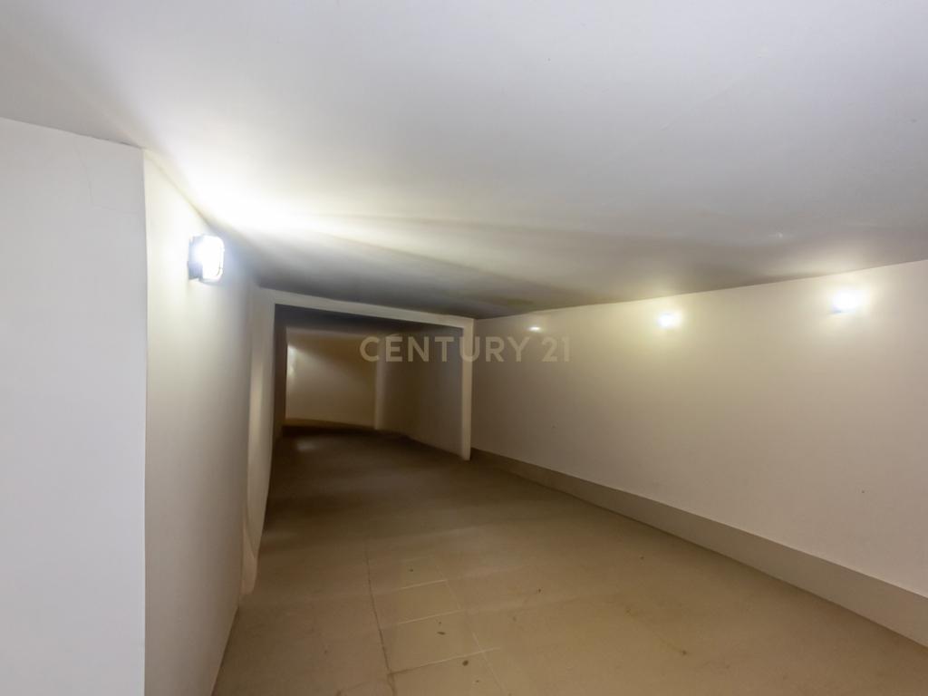 T3+2 268 m2, c/ Elevador e Garagem - Image 33