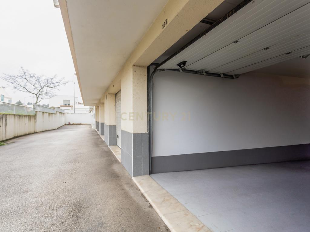 T3+2 268 m2, c/ Elevador e Garagem - Image 37