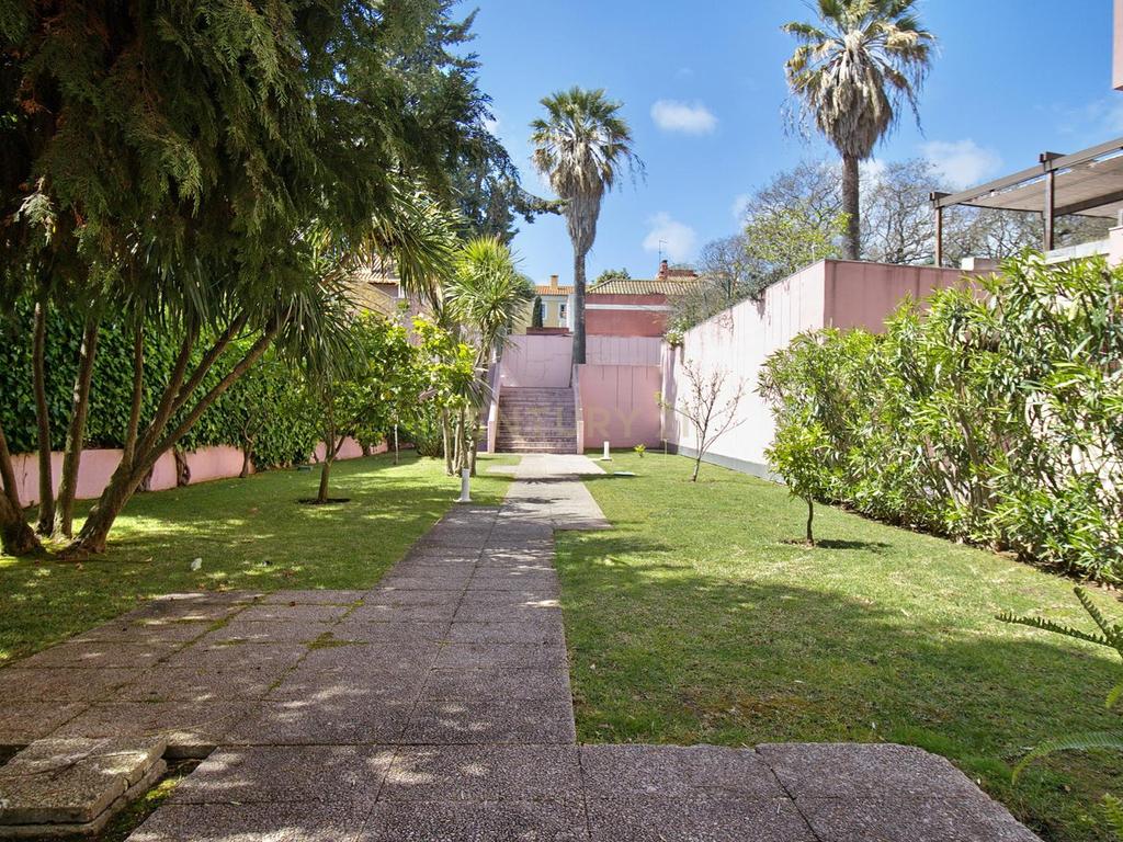Apartamento T2 com Jardim e Piscina - Image 18