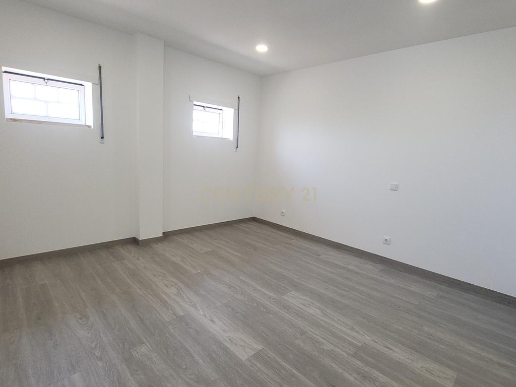 Arrendamento de apartamento T2 renovado com suite - Cova do Ouro - Coimbra - Image 16