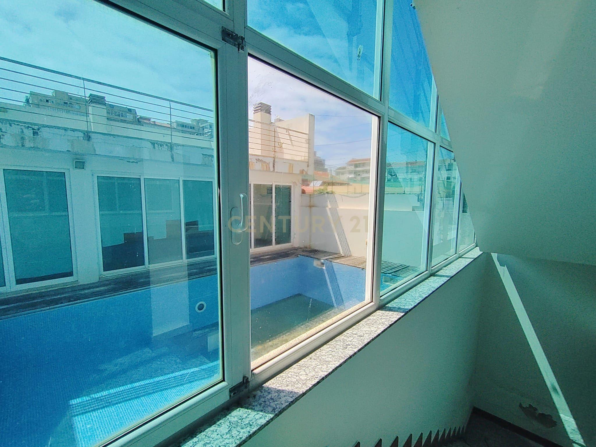 Moradia T5 com piscina a 50 metros da praia e da Avenida dos Banhos na Póvoa de Varzim - Image 23