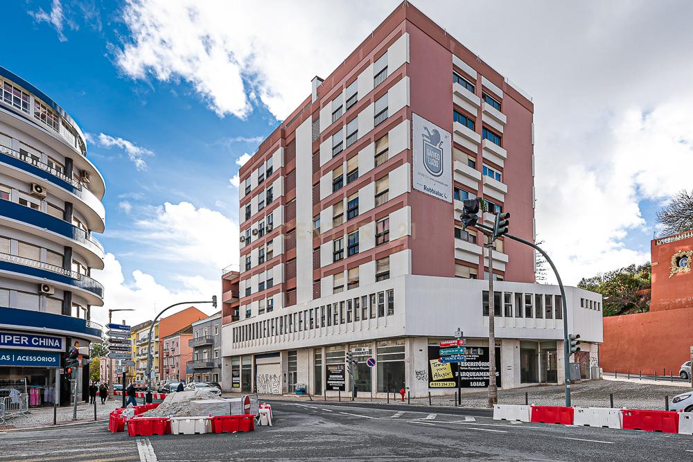 Oportunidade Única: T3 transformado em T2 com Vista Panorâmica e Contrato de Arrendamento Ativo - Image 25