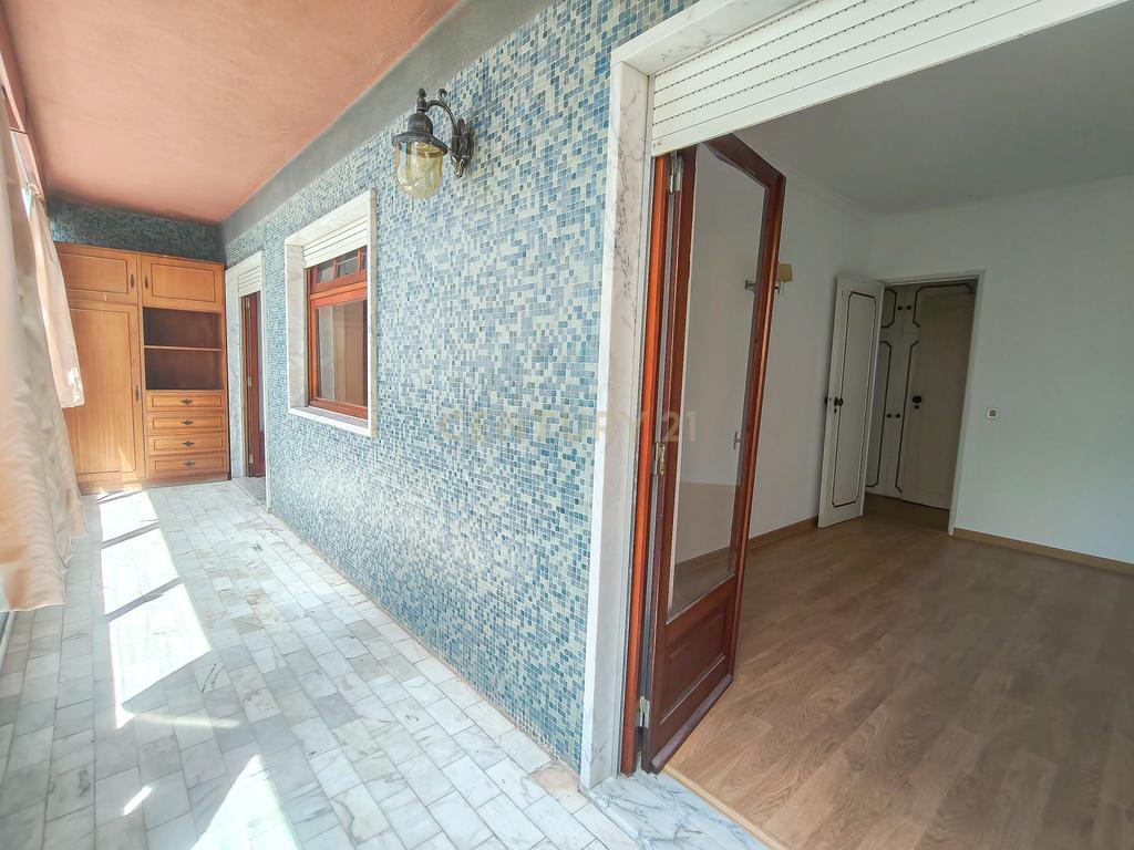 Apartamento T1 na Parede a menos de 200 metros da praia - Image 3