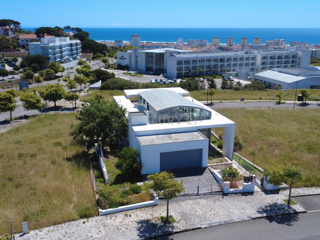 Moradia de Arquitetura Contemporânea na Aldeia dos Capuchos, Vista Mar, Rio e Cidade, com Garagem, Elevador, Piscina e Cobertura com Vista Panorâmica 360º. - Image 27