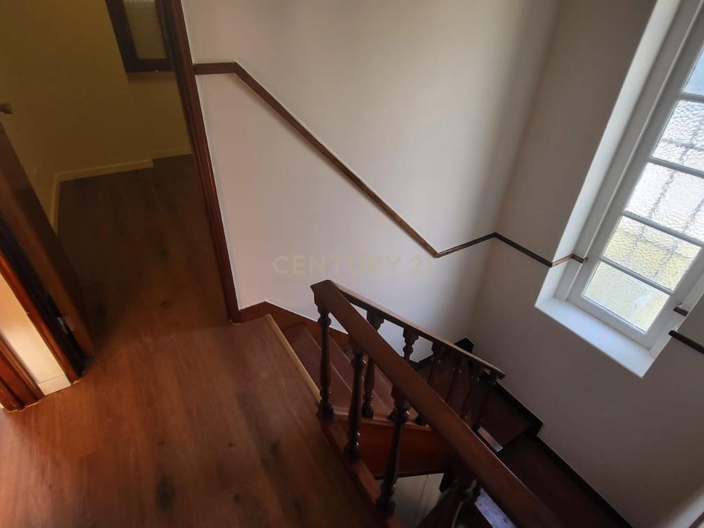 Casa T3 com Jardim e Garagem em Setúbal - Oportunidade Única! - Image 18