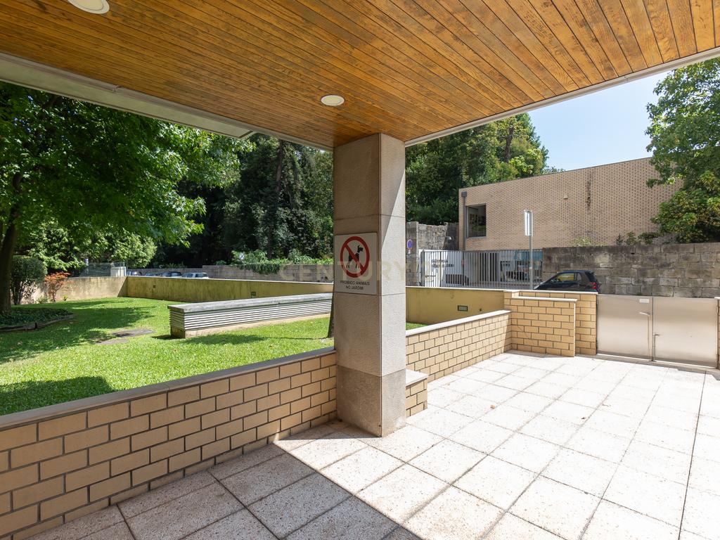 Apartamento T2 para Arrendamento em Lordelo do Ouro, Porto - Image 25