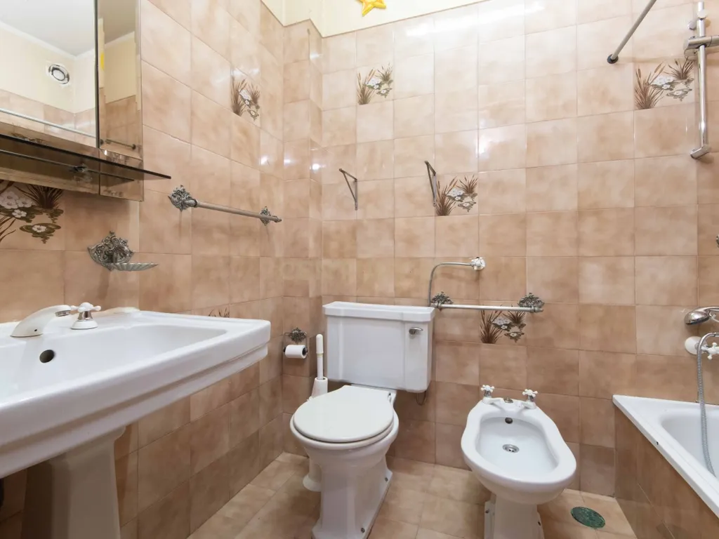 Apartamento T3 com mais de 100m² em Odivelas - Image 7
