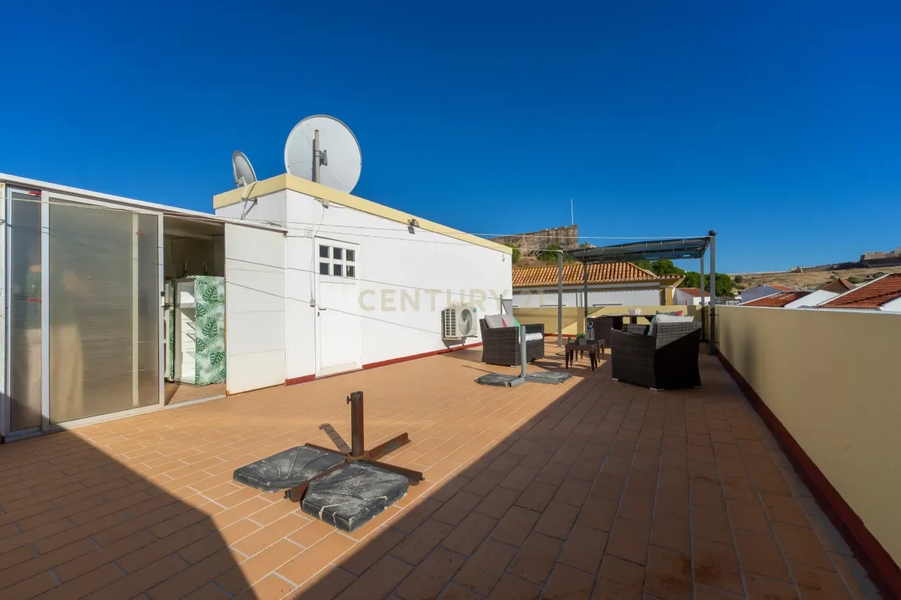 Fotografia 2 de T2 com terraço privado de 73 m², estacionamento e vista desafogada em Castro Marim