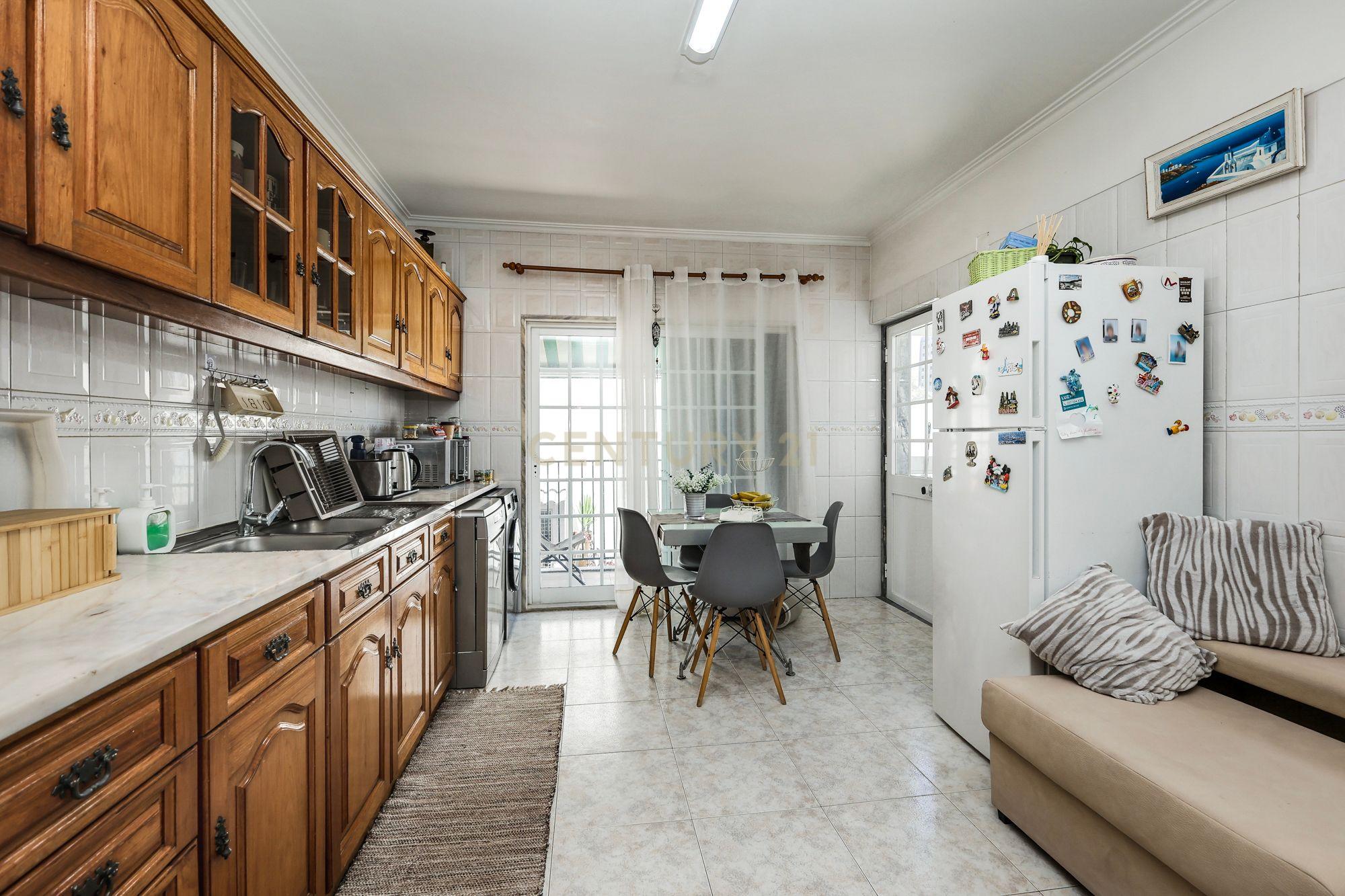 Fotografia 9 de Excelente Moradia T4 em Vale de Milhaços, Seixal | Espaço, Conforto e Privacidade