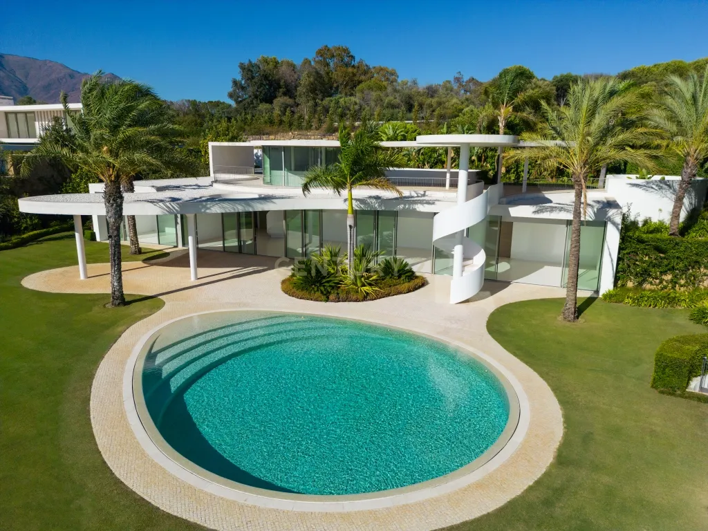 Villa de Golfe na Primeira Linha 7: Uma Obra-Prima Escultural da Arquitetura Visionária na Finca Cortesin - Image 21