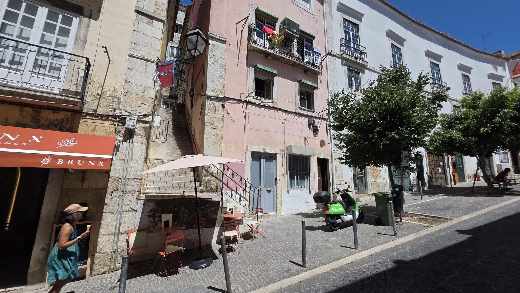 Fotografia 12 de APARTAMENTO T1+1 ALFAMA na Rua dos Remédios, ótima localização na Capital