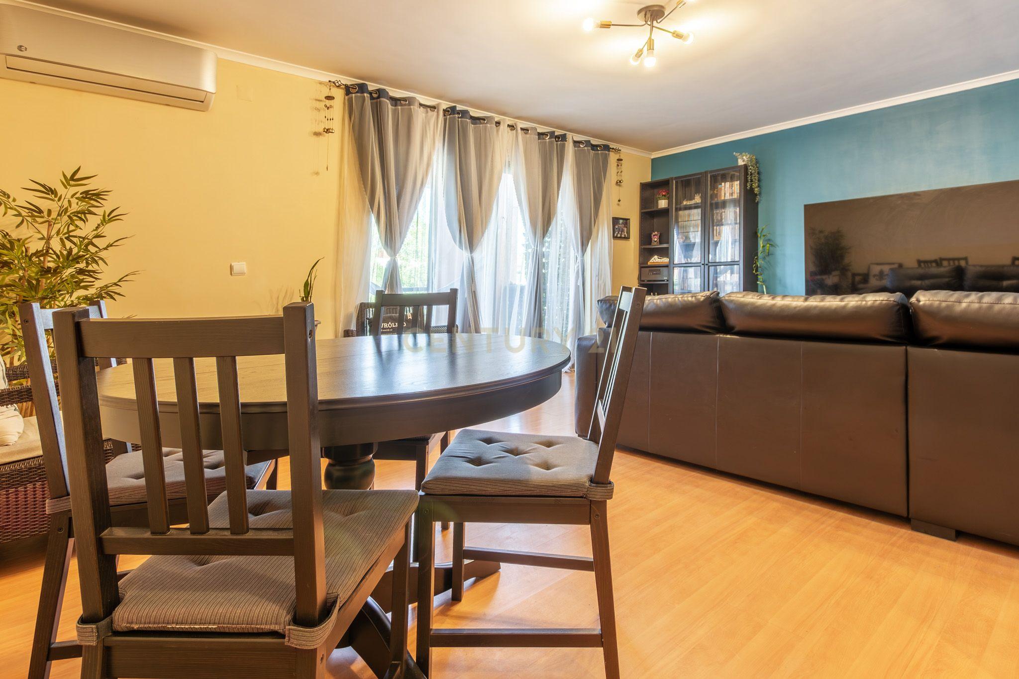 Fotografia 7 de Apartamento Quatro Assoalhadas -Com Lugar de  Parqueamento - Quinta do Anjo, Palmela
