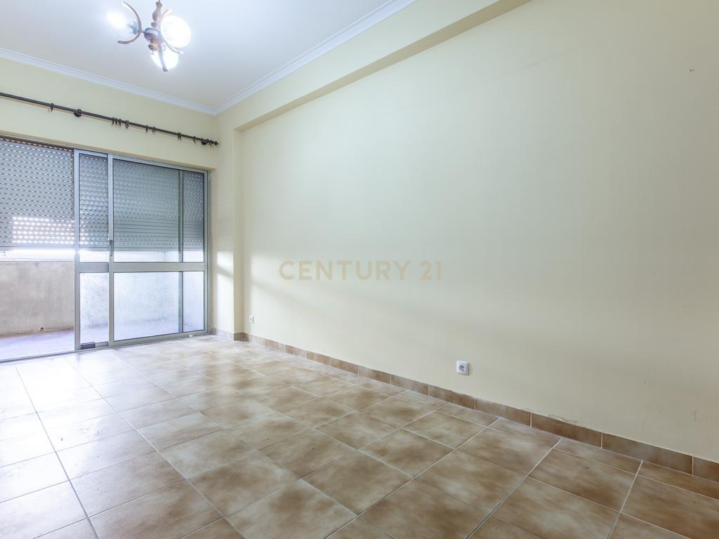 Apartamento T4 - Venda Nova - Image 11