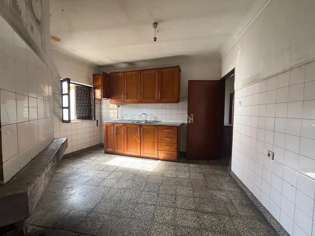 Moradia T4 em Murça – Oportunidade Única para Investimento ou Habitação Própria - Image 11