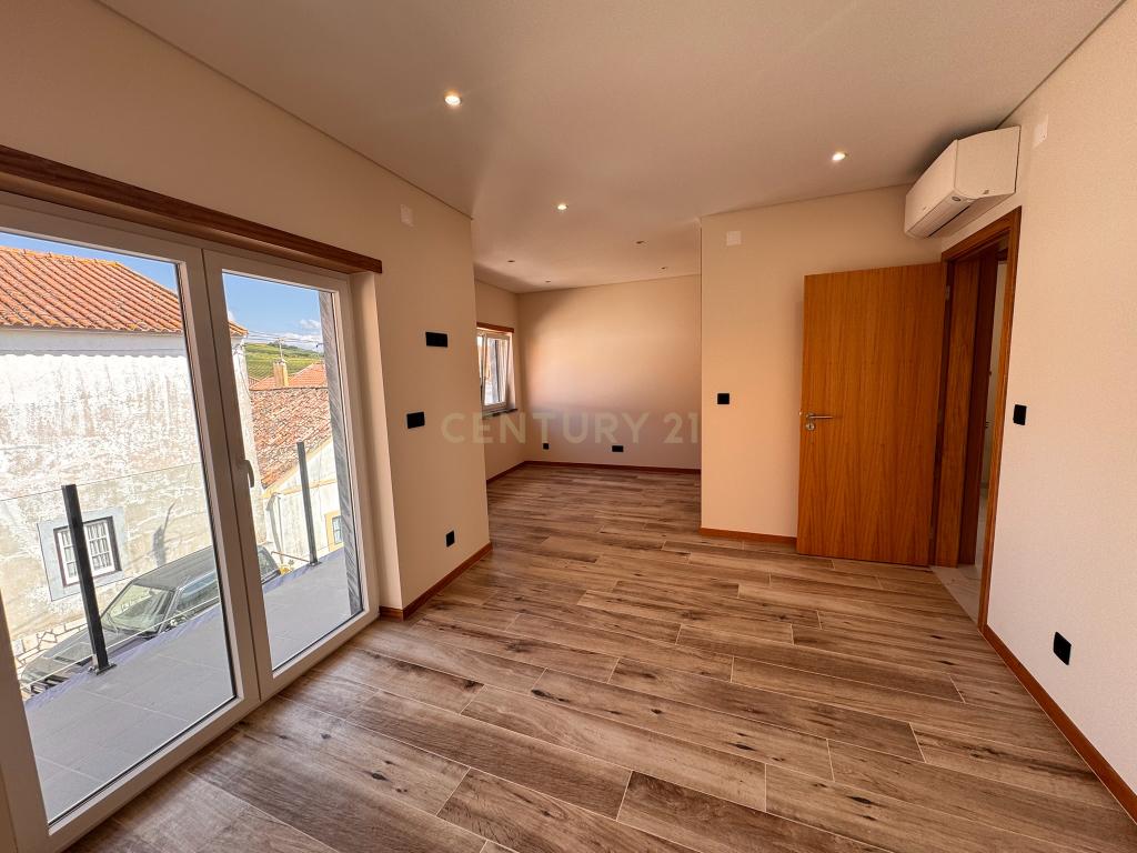 Moradia T2+1 Nova com garagem - Image 14