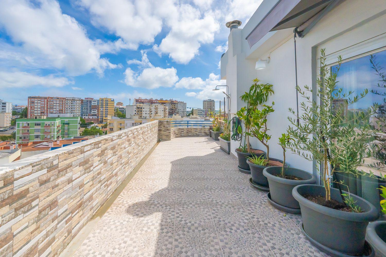 Fotografia 4 de Apartamento Único com 268m2 no Último Andar com Terraço Extraordinário em Setúbal