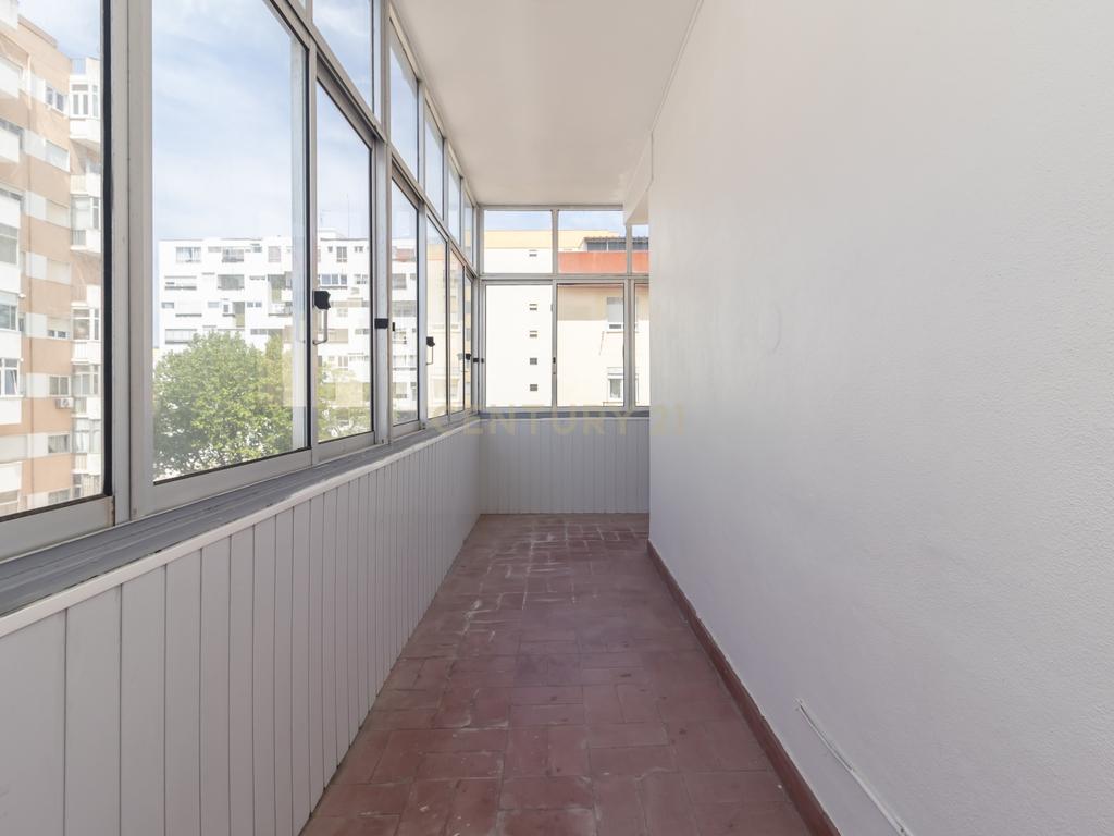 Apartamento T2 para arrendamento no centro da Costa da Caparica - Image 26
