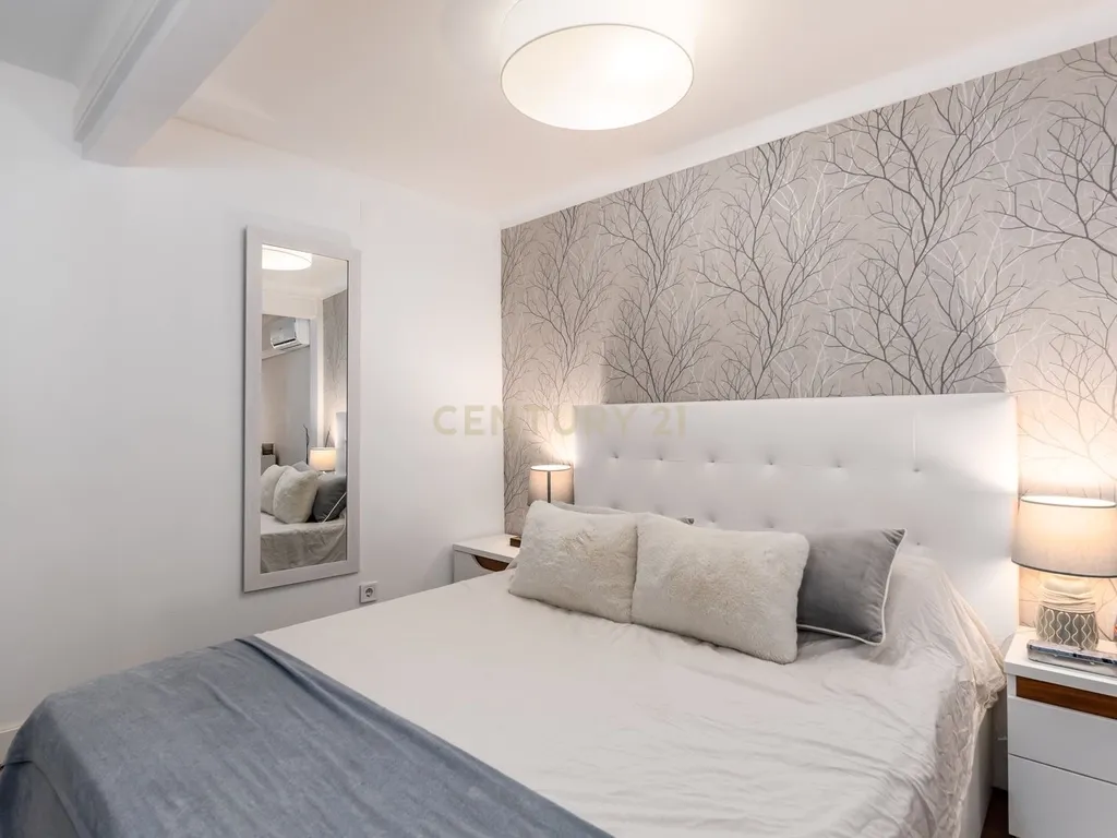 Apartamento T2 de Sonho no Coração da Graça – Vista Rio e Cidade - Image 8