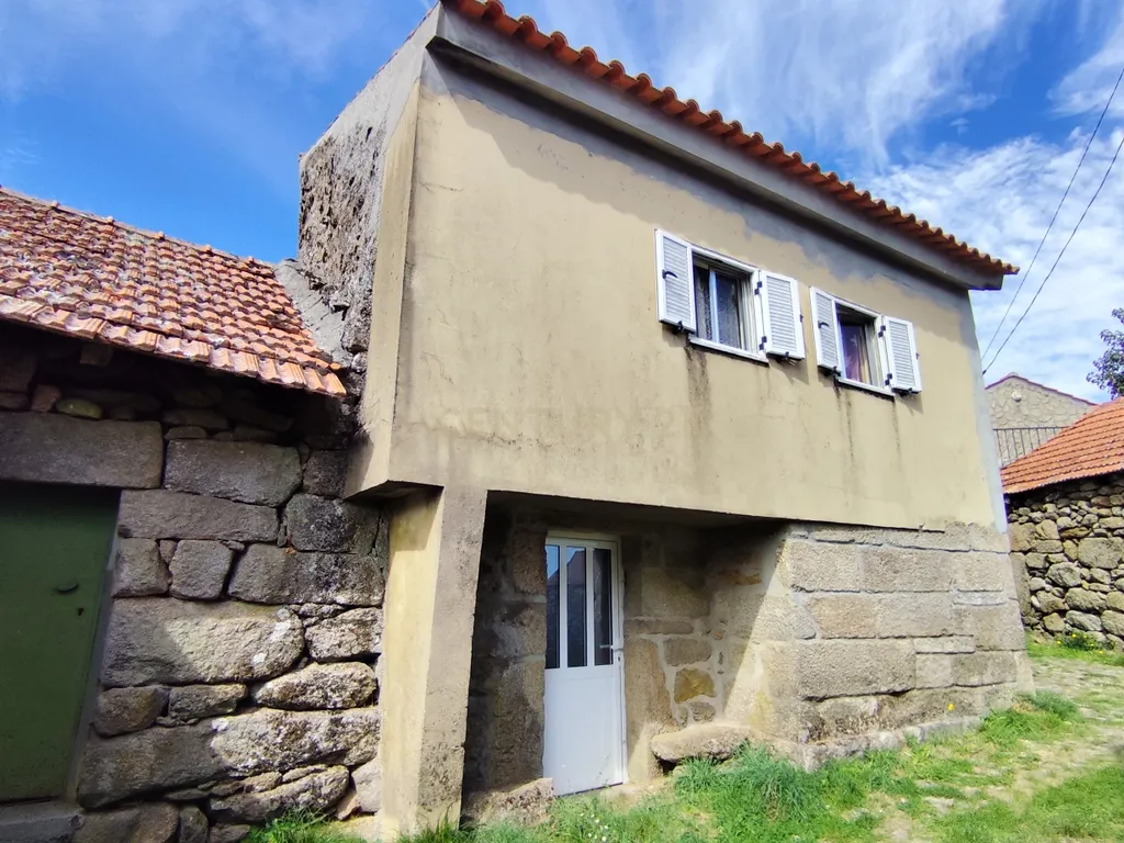 MORADIA COM TERRENO E VISTAS PARA A ALBUFEIRA DO ALTO RABAGÃO - Image 26