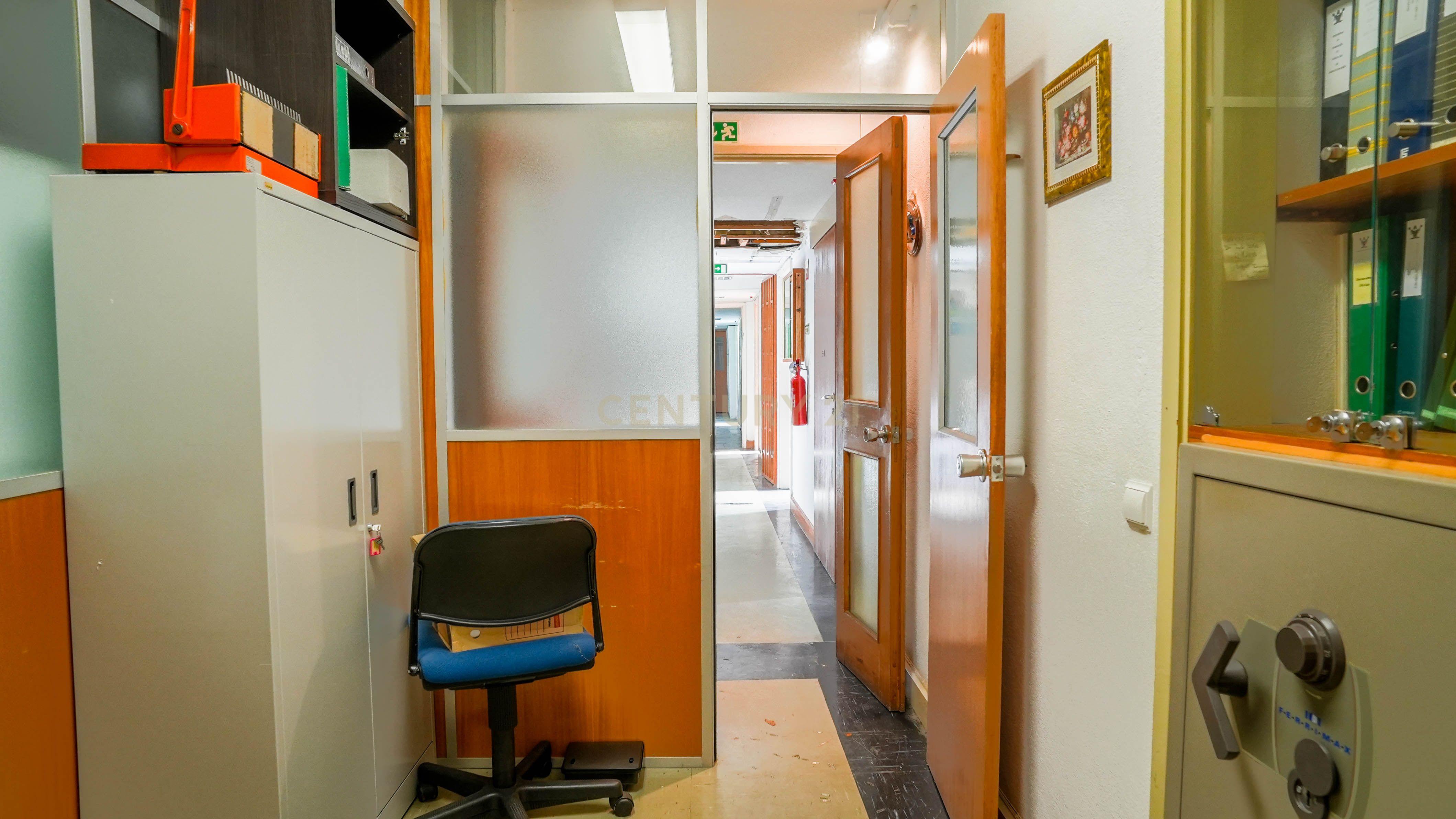 Espaço Versátil com Localização Privilegiada - Image 17