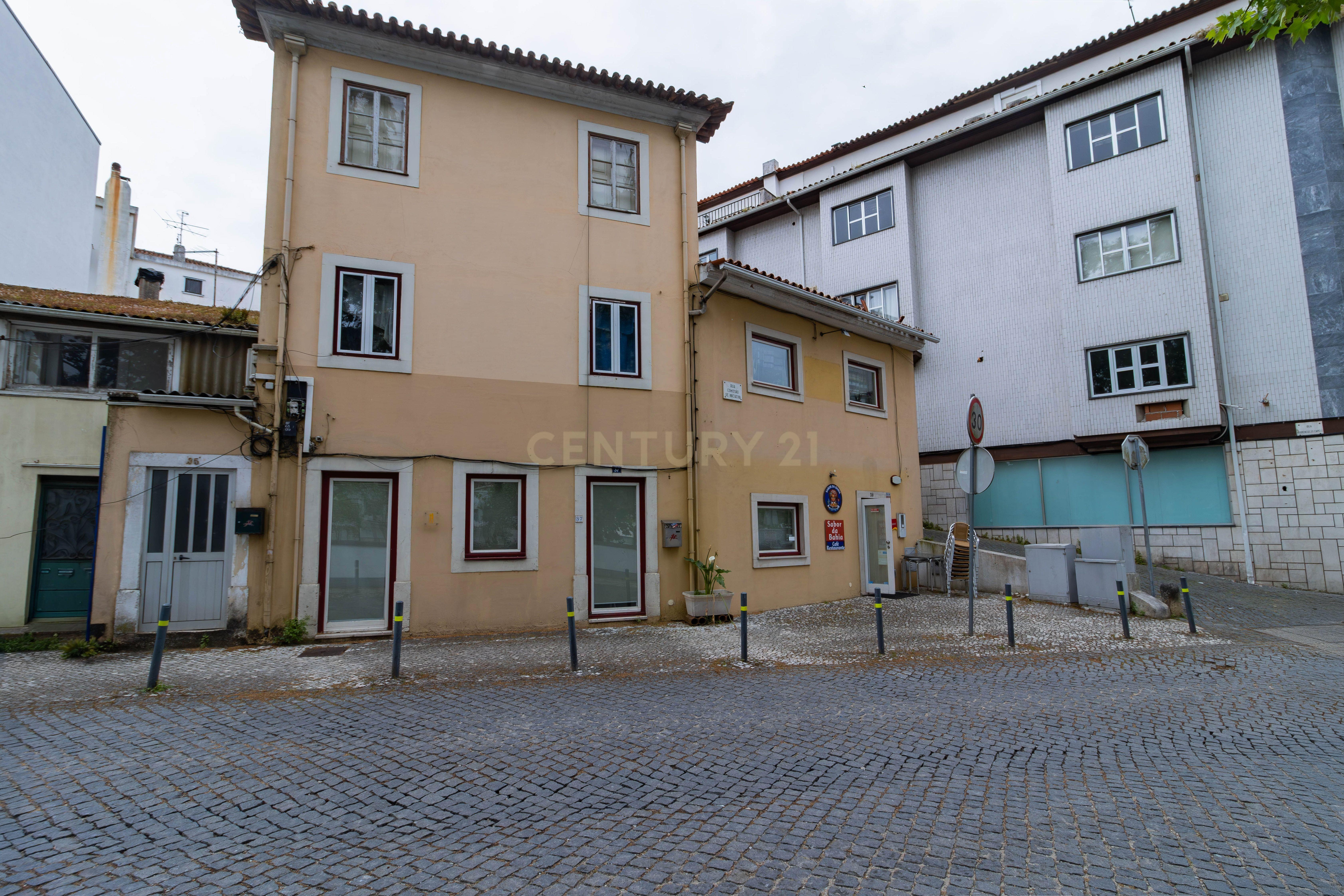 Fotografia 3 de Restaurante  totalmente equipado, situado numa localização privilegiada junto ao Parque do Avião, em Leiria