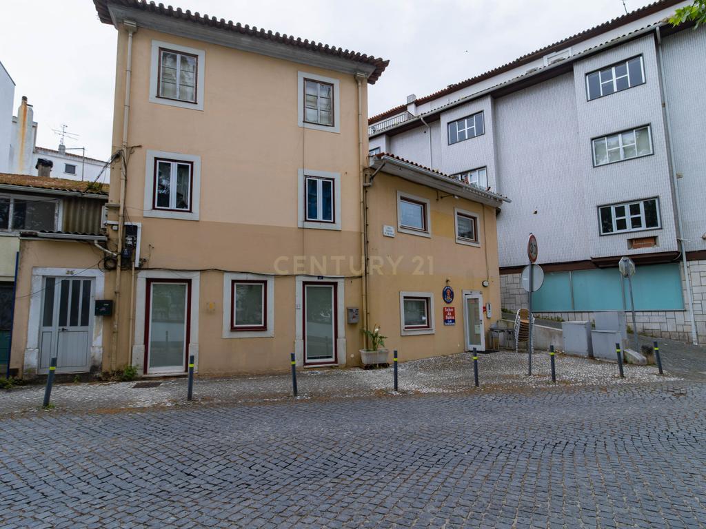 Restaurante totalmente equipado, situado numa localização privilegiada junto ao Parque do Avião, em Leiria - Image 3