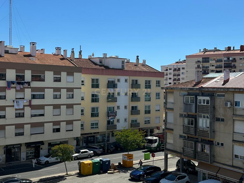 T2 renovado Cacém - Image 1