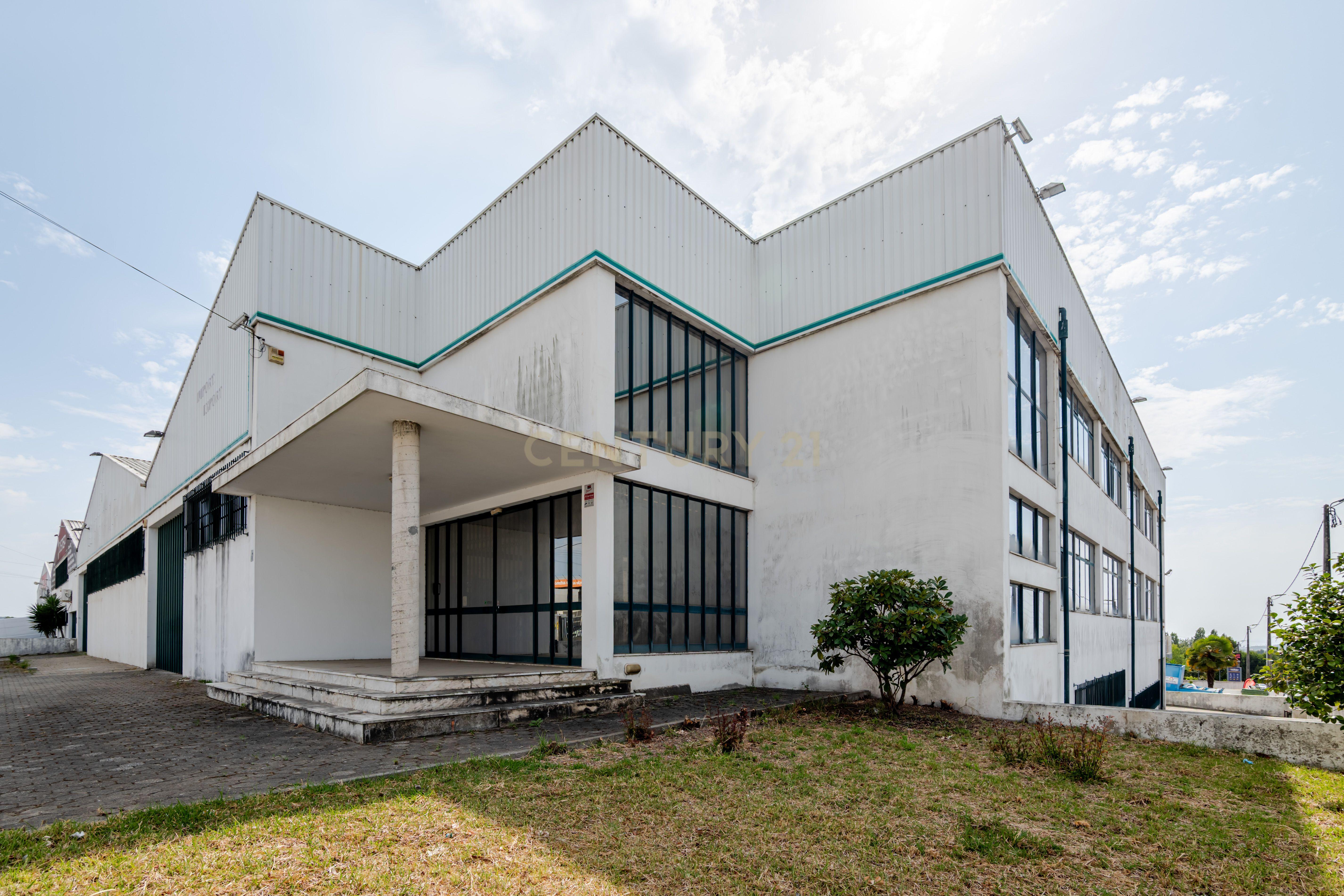 Fotografia 4 de Armazém Gaveto para arrendar em Grijó/Vila Nova de Gaia com 2.555 m² Zona Industrial com Acessos A1 e A29