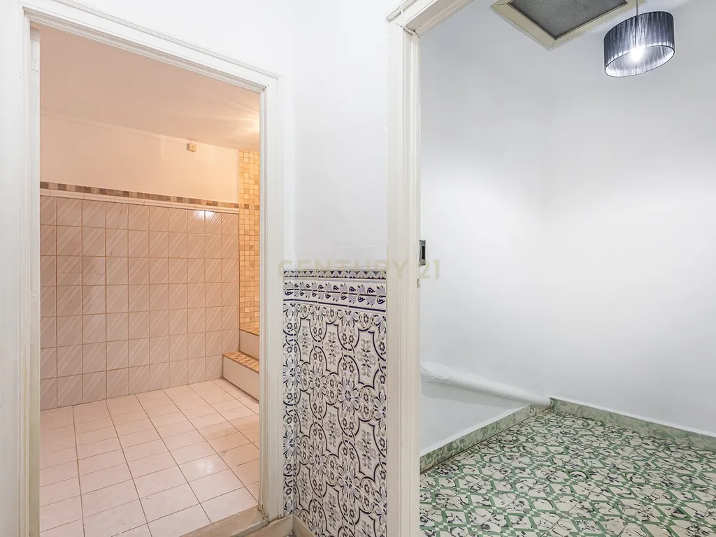APARTAMENTO T2+1 COM 2 LOGRADOUROS NO CORAÇÃO DE BORBA - Image 8