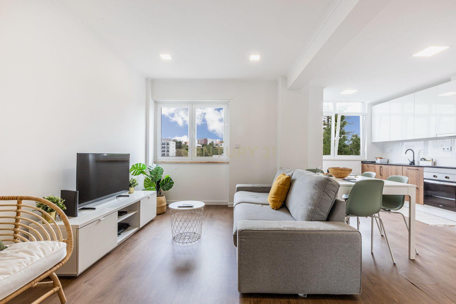 Apartamento T3 Totalmente Renovado com Excelente Localização em Lisboa - Image 9
