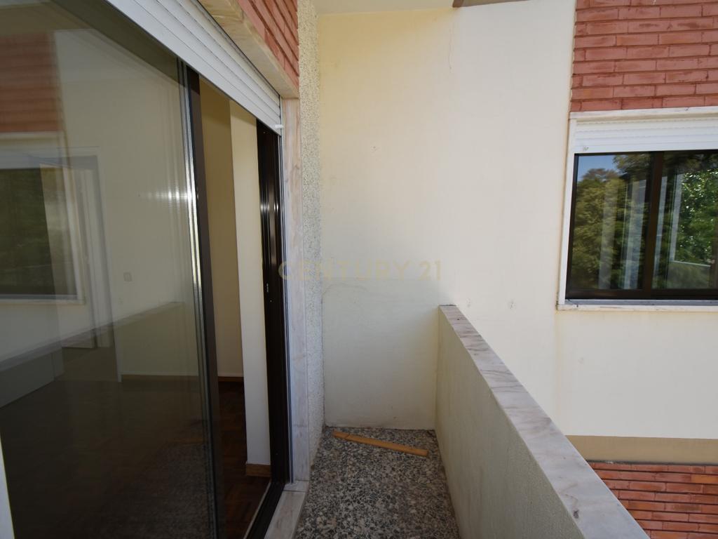 Apartamento T3 em Excelente Estado – Localização Central e Ótima Exposição Solar - Image 16