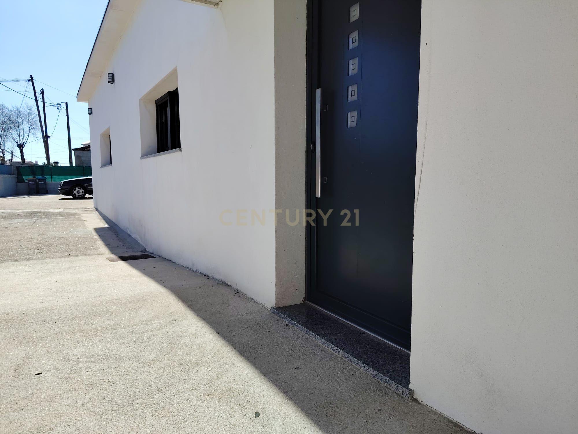 Fotografia 7 de Moradia térrea T2+1 restaurada na Póvoa do Valado ⚠️ Este imóvel encontra-se registado como comércio, em processo de alteração de afetação para habitação