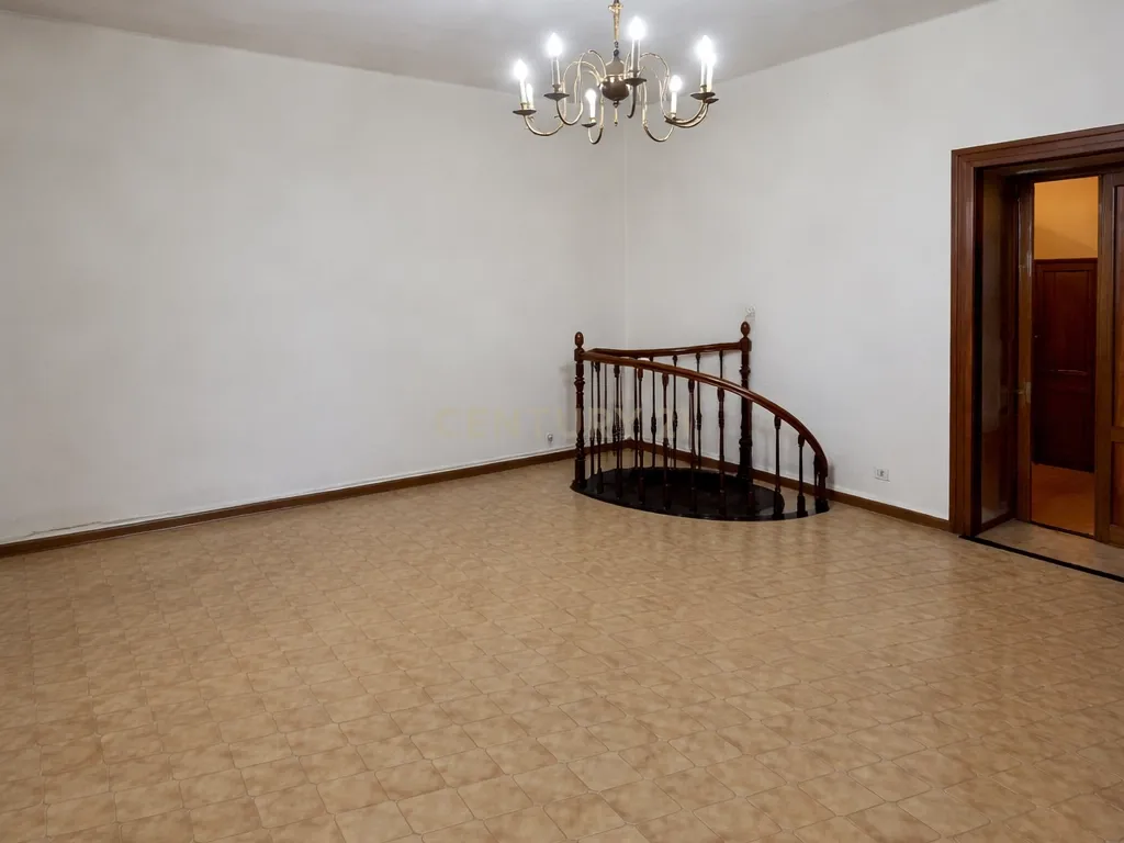 Edifício exclusivo com grande potencial numa das melhores zonas de Trujillo - Image 11
