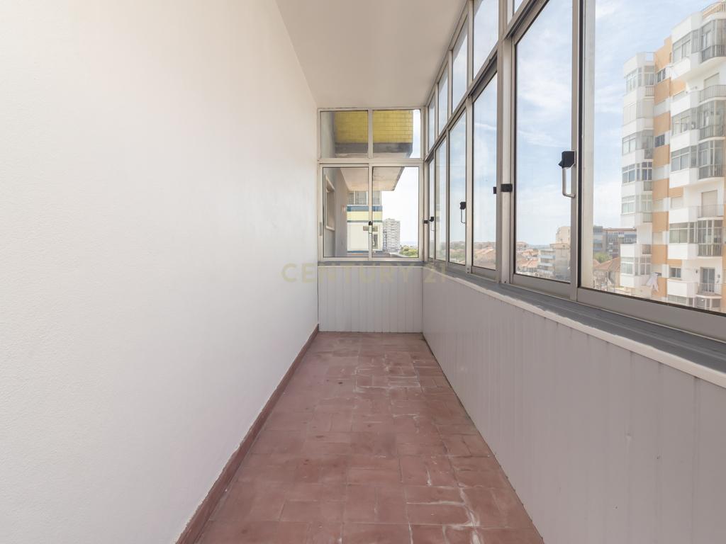Apartamento T2 para arrendamento no centro da Costa da Caparica - Image 25