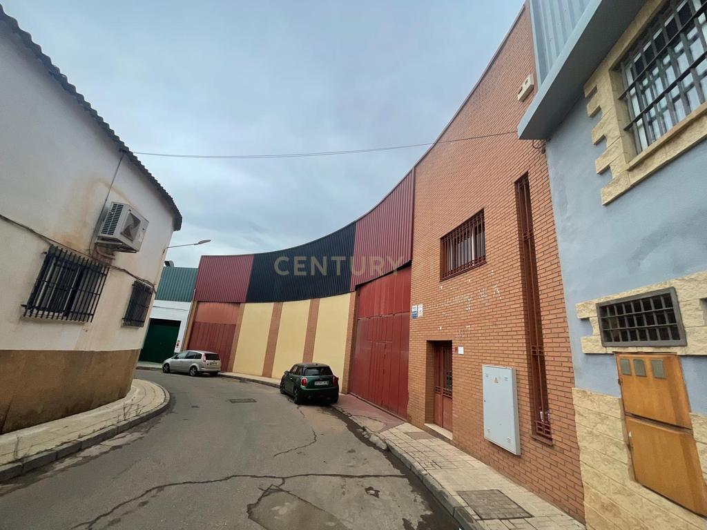 Edifício industrial para venda em Málaga - 878 m², escritórios, ponte rolante e vários acessos - Image 24
