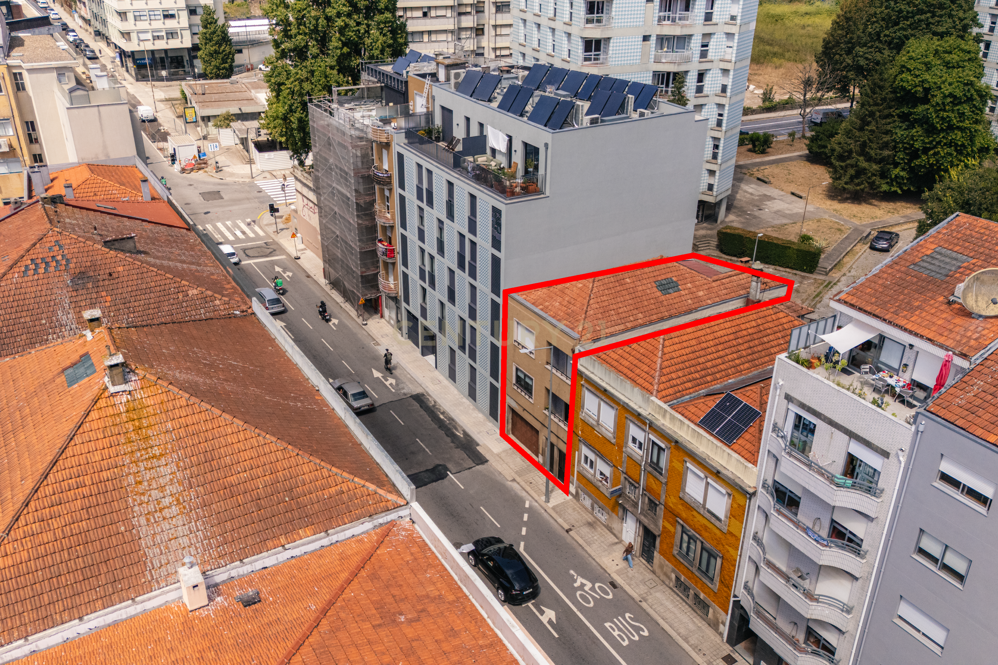 Fotografia 4 de Prédio / Moradia Bi-Familiar  com Grande Potencial na Rua da Constituição