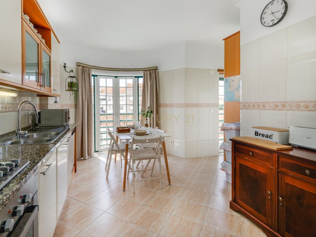 Apartamento T3 no Montijo | 143m2 área bruta útil | 2 garagens e elevador - Image 13