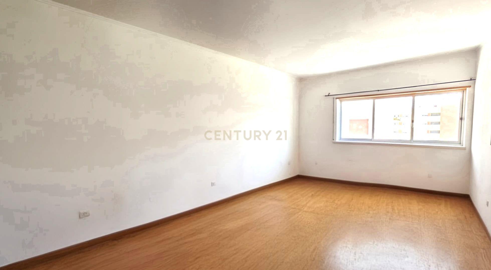 Apartamento T2  no Pragal / Monte Caparica com 2 elevadores e ótimo acesso de entrada  ( mobilidade reduzida ) próximo da fertagus no Pragal e Praias - Vista 6