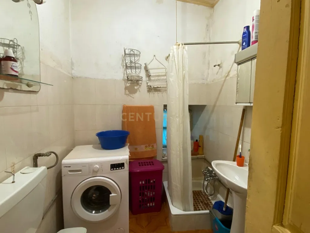 Prédio Urbano com Três T2 - Image 10