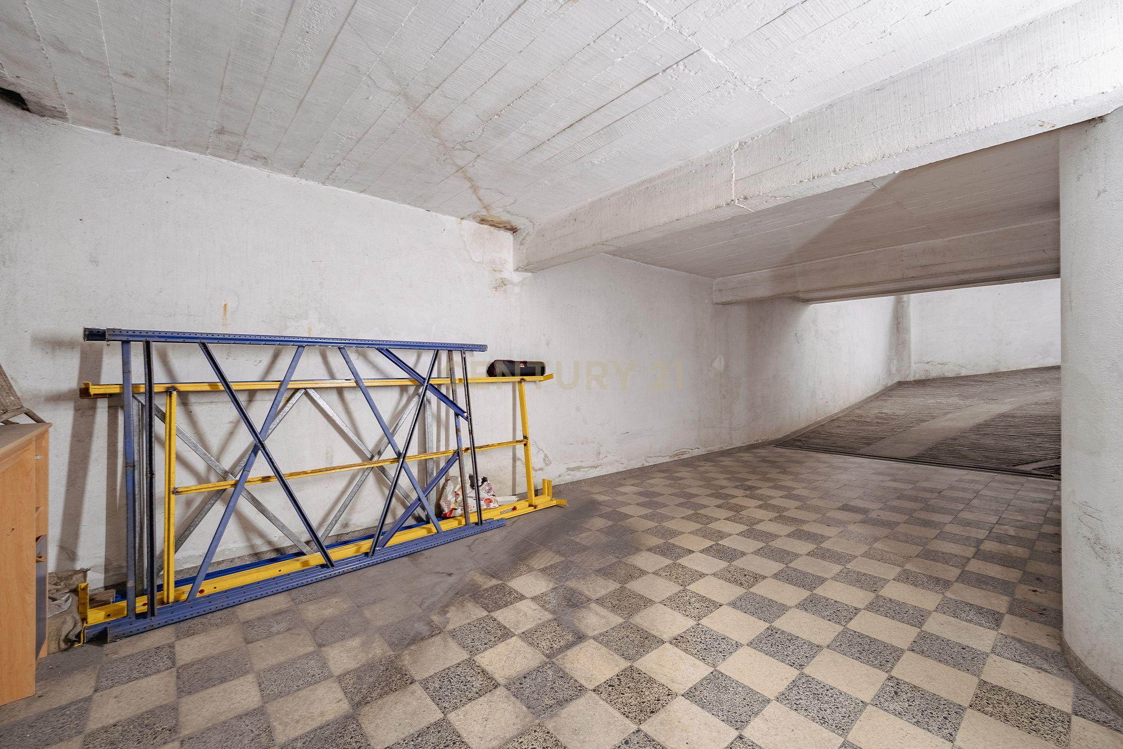 Fotografia 11 de Garagem em Laranjeiro, Almada - Oportunidade Única