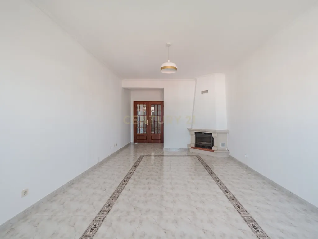 Apartamento T2 com suite e parqueamento - Samora Correia - Image 2