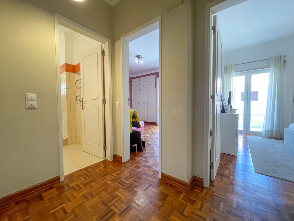 Moradia T5 com Piscina na Marisol - Almada - Image 26